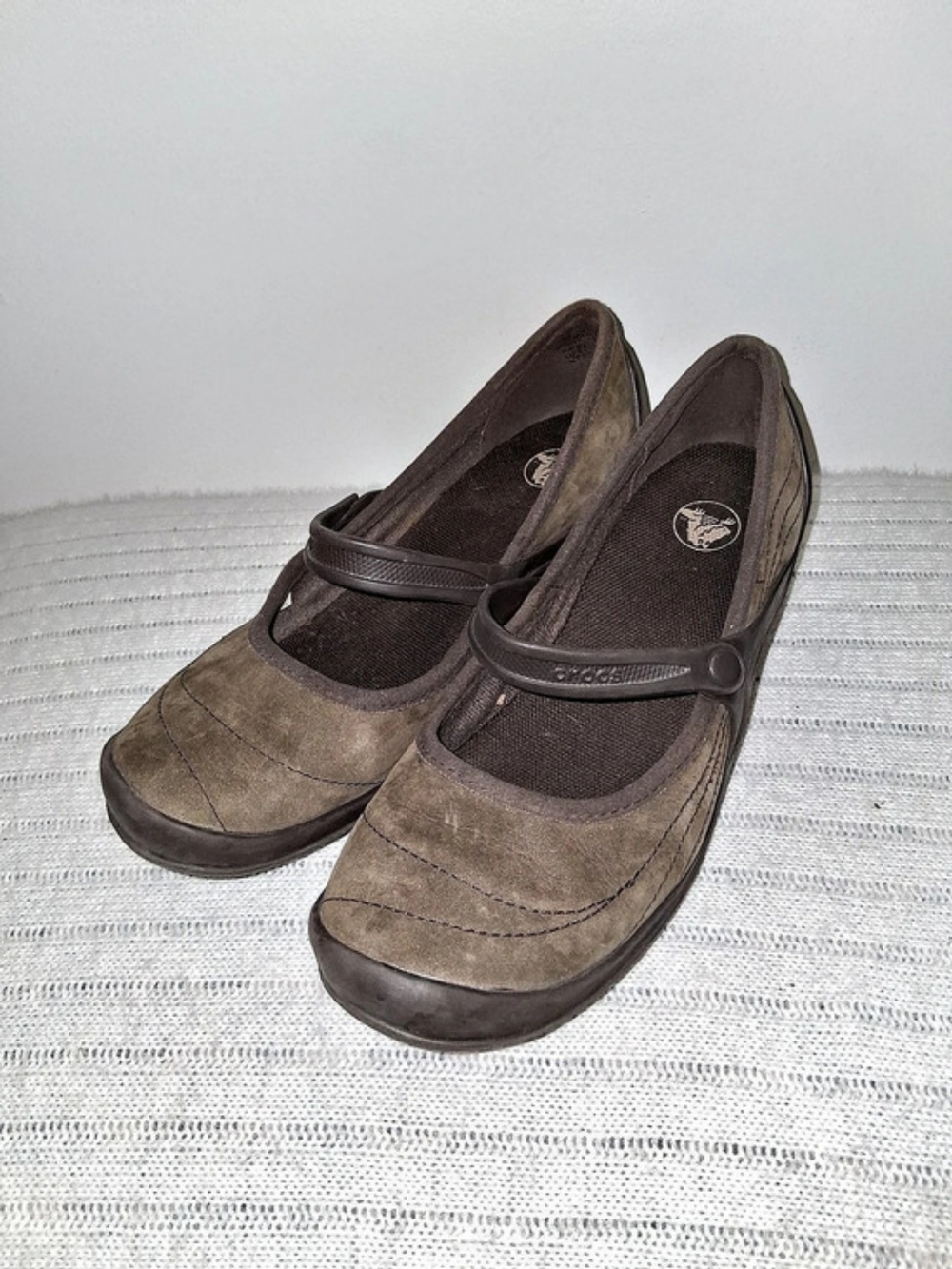 Crocs Alice Suede Mary Jane Flats in Brown, Size Women US9